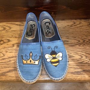 Queen BEE loafers!